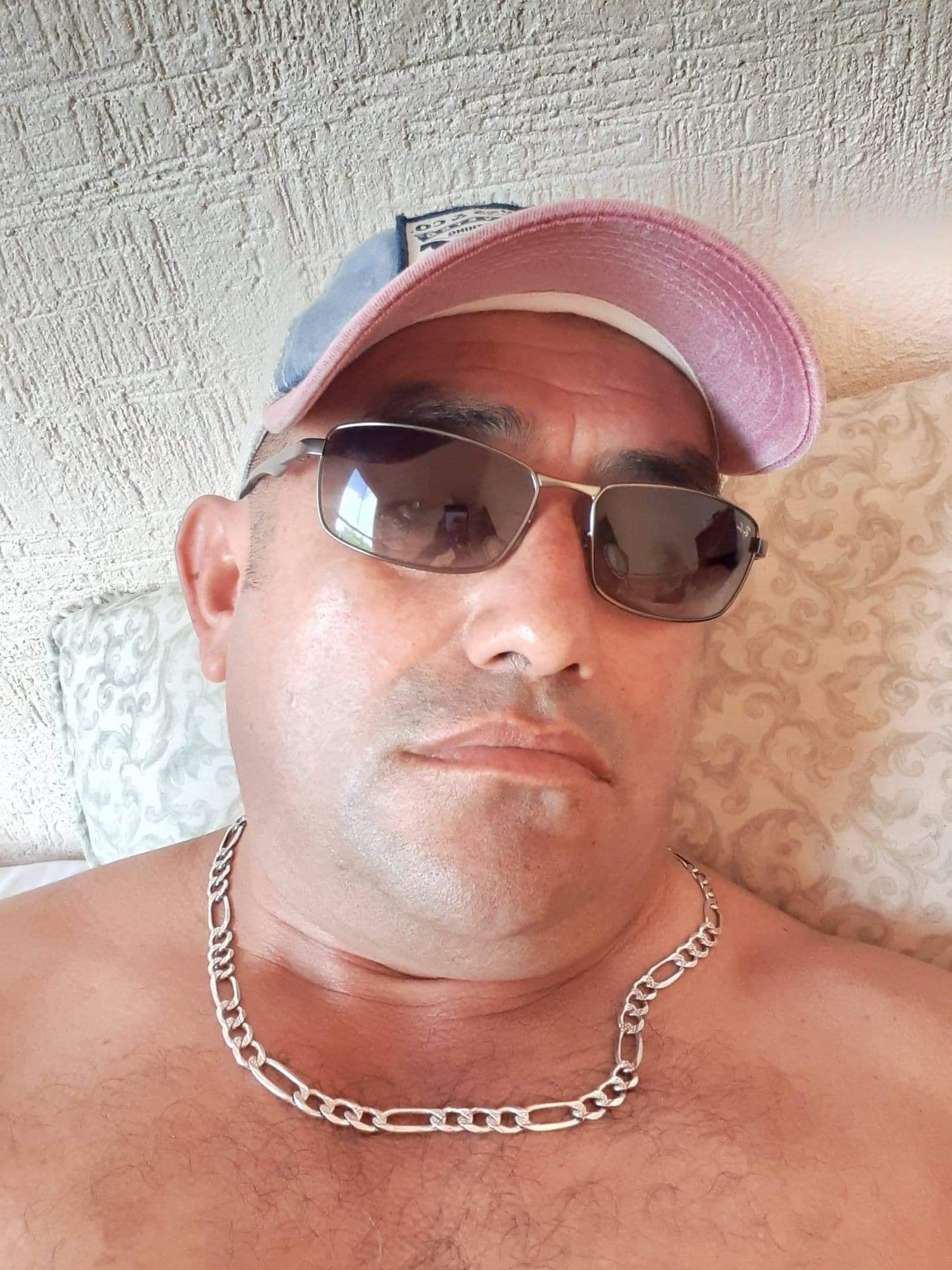 Chiapanequitoss on Twitter: "Hetero madurito #hetero #maduro #quemones https://t.co/TKSE0JTbje