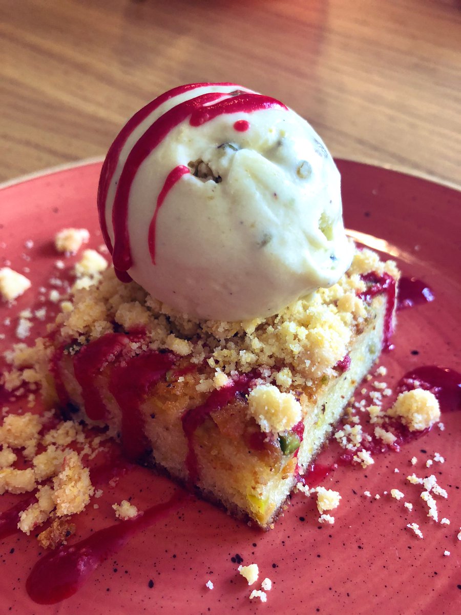 JeremysFoodTour's tweet photo. Dessert from The Discovery Inn, Cardiff! White chocolate and pistachio blondie and sticky toffee pudding! #DiscoveryInn #Cardiff #Dessert #Pub #JeremysFoodTour #FoodBlogger #Foodie https://t.co/LfkiNRcHqm