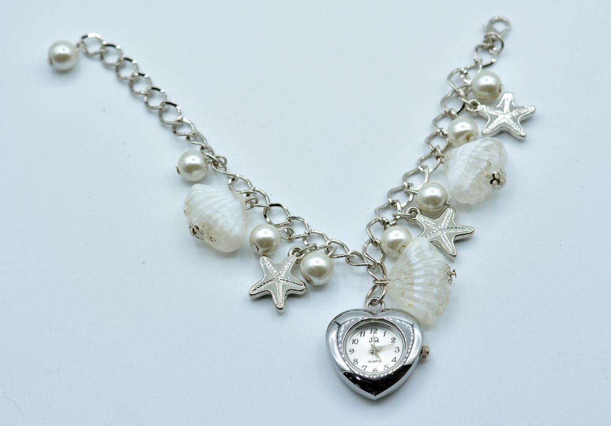 Makeup__online's tweet photo. Bracelet watches. https://t.co/KlRygt1FQB