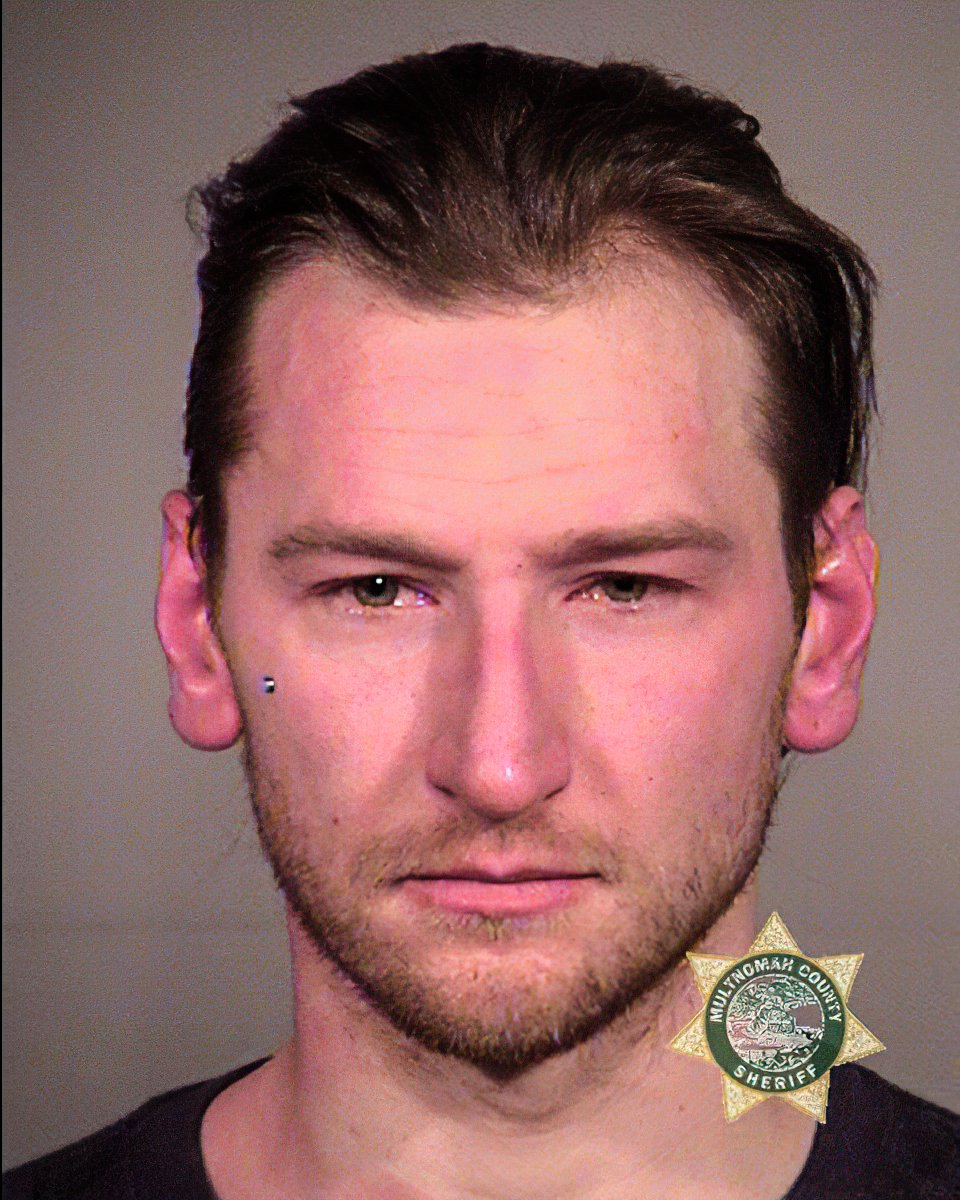Colbie Keslar, 27, of Vancouver, Wash., was arrested at the  #antifa Portland riot. He's charged w/felony riot, felony assault of an officer, harassment, resisting arrest & more. He was quickly released without bail.  #PortlandRiots  #PortlandMugshots  http://archive.vn/AUn8P 