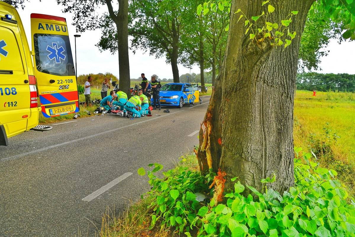 #Motorrijder zwaargewond na botsing met boom in #Wintelre #Biemeren #Ongeval.