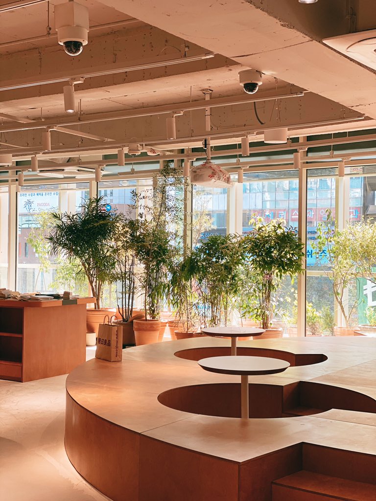 스토리지북앤필름 tweet media