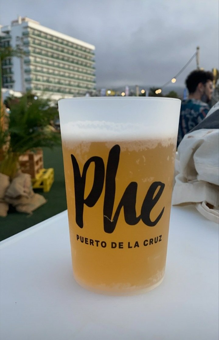 MeryGorB's tweet photo. Señoras bien que beben cerveza en vaso grande: this is me
#PheFestival #Phellowers #TenemosPhe https://t.co/CVsWNSJIiX