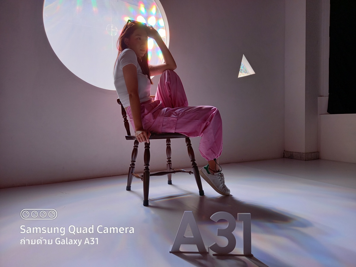 samsungparty's tweet photo. เทคนิคการภาพถ่ายจาก Samsung Galaxy A31 : ถึงแม้ว่าจะถ่ายย้อนแสง Galaxy A31 ก็ปรับภาพให้ใบหน้าสว่างอัตโนมัติ หน้าไม่มืดดำ สามารถถ่ายภาพ Portrait กับทิวทัศน์ที่ย้อนแสงได้สบาย #GalaxyA31TH #กล้องหน้าสุดดีเซลฟี่สุดปัง https://t.co/yD11KfjhjC