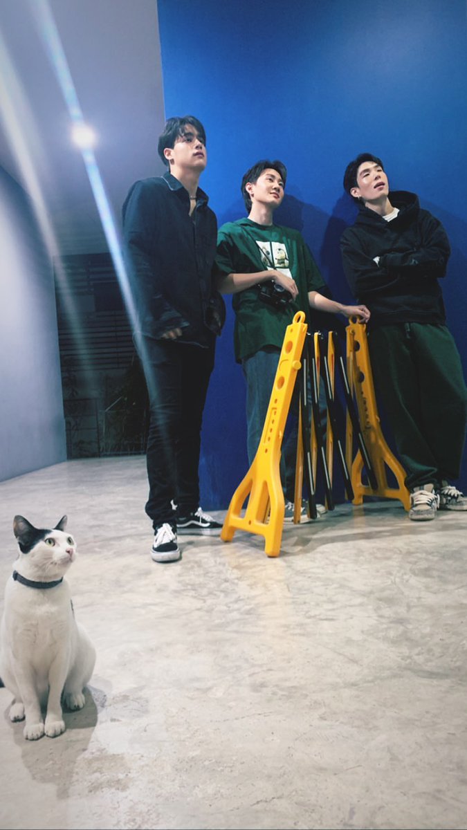 AaeChonNa's tweet photo. NadaoBoy   สามหนุ่ม #HumanErrorAlbum
ดูแมวมอง 🤭🤭

#CAPTAINchonlathorn 
#JayLerr 
#icepariss 
#NadaoArtist 
#NadaoCalendar2021

✏__pannpannpann__ 🙏🥰🥰 https://t.co/nXwKcyxvXv