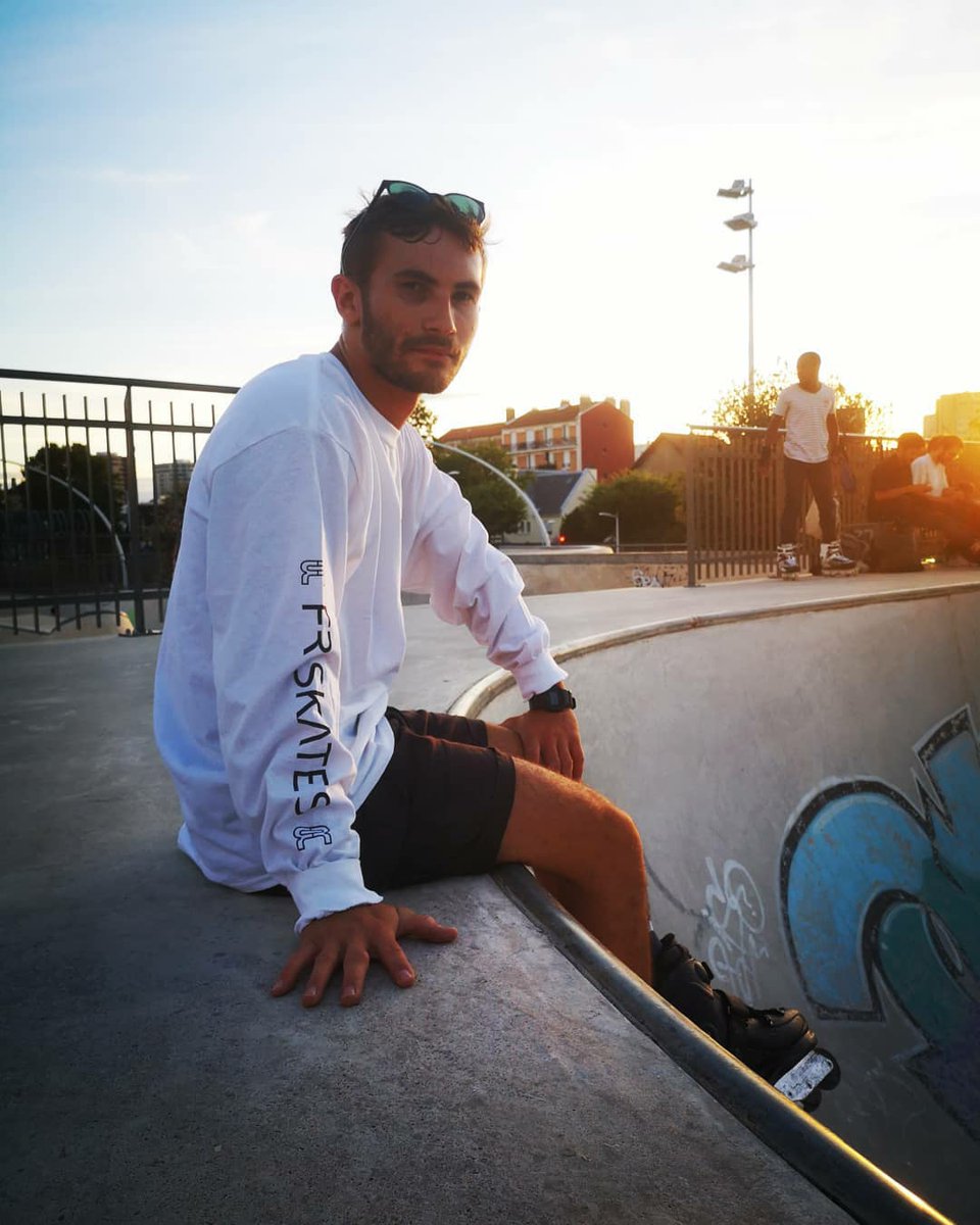 Nomadeshop_off's tweet photo. 😵 @bukowhisky_ qui pose pour @frskates au couché de soleil🌞
⁉️ T'es plutôt LONGSLEEVES ou MANCHES COURTES ⁉️
#session #shab #poto #bowl #skatepark #roller #couchedusoleil #frskates #tshirt #flatframe #efise #shooting https://t.co/1kD0yCJVjT