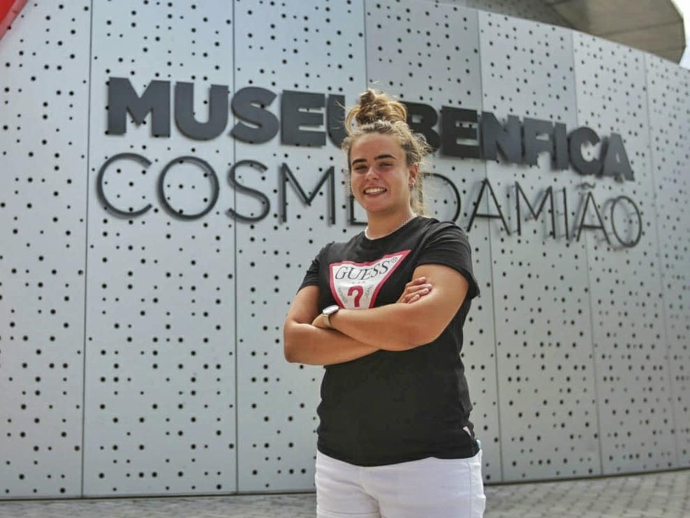 gonzanav_'s tweet photo. 🔴⚪ RENOVACIÓN DE ESTRELLAS EN @SLBenfica 🔴⚪

🦅 Marlene Sousa, @MacaRamos8 y @Mariaavieira10 seguirán vistiendo el rojo 🔝

🦅 Con la salida de @PiqueroMarta y @anaarsenio55, las portuguesas se han reforzado con @florfelamini5 y Agustina Fernández 🇦🇷

📸 @slbenfica https://t.co/KZKWkt2WBb