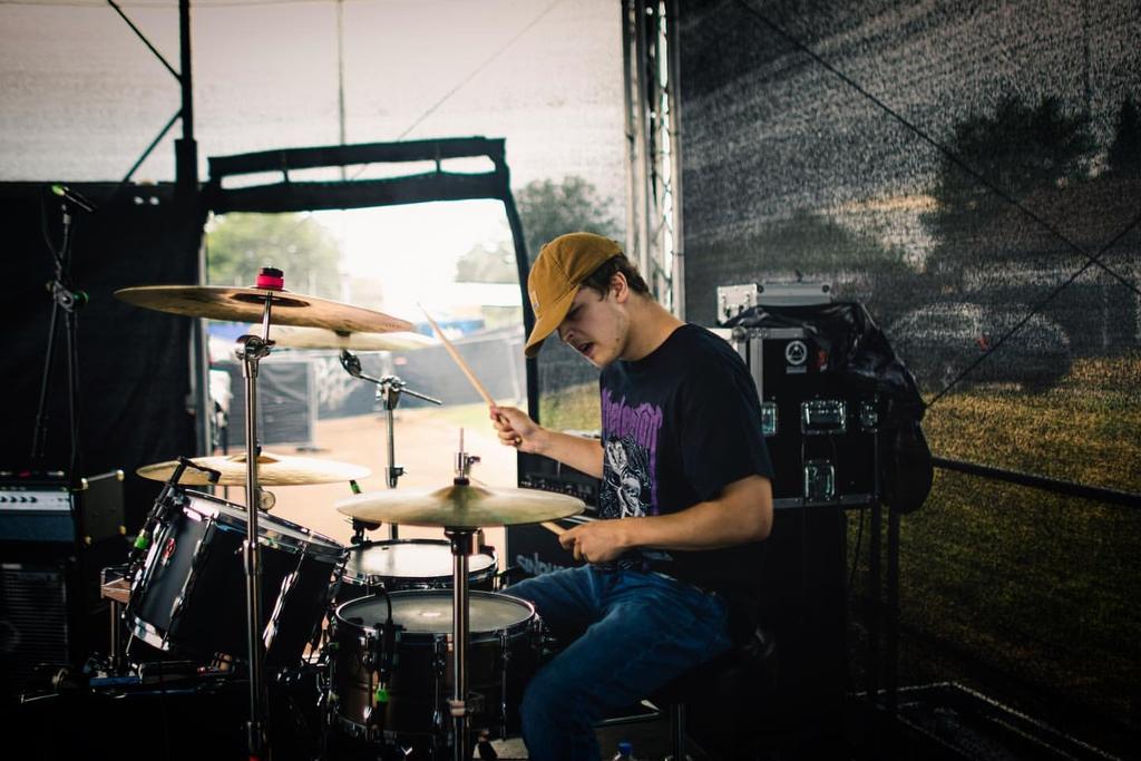 Showupdates‼️:
29.08. Mainz, RocknRooms 
19.09. Darmstadt, Goldene Krone
More infos and shows coming soon 🔊🔥
 #birdsview #birdsviewep #stonerrock #coffee #cigarettes #cigarettesandcoffeeep #cigarettesandcoffee #alternative #alternativerock #band #grunge #stoner