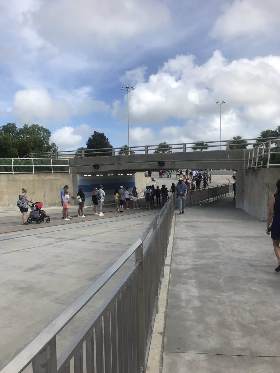 Kadyn93's tweet photo. Long lines to get through temp screening at Magic Kingdom today an hour after opening 😬 @WDWNT https://t.co/VhOGYU67Ui