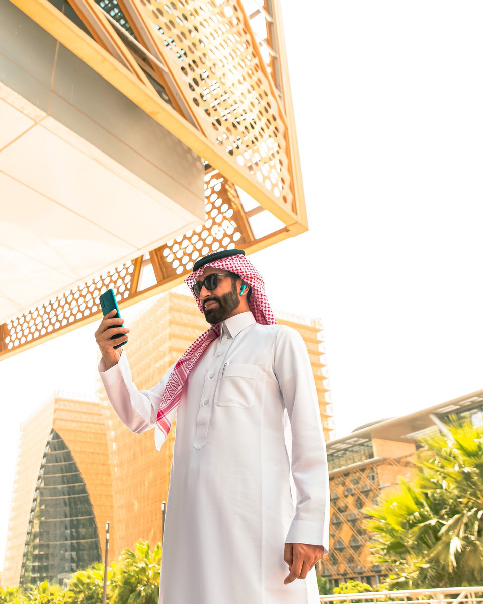 HonorKSA's tweet photo. اختبر أحدث التقنيات في هاتف #HONOR9XLite واستمتع بأجواء استماع مثالية مع خاصية إلغاء الضوضاء في سماعة #MagicEarbuds 📱 https://t.co/595rHK8oBV