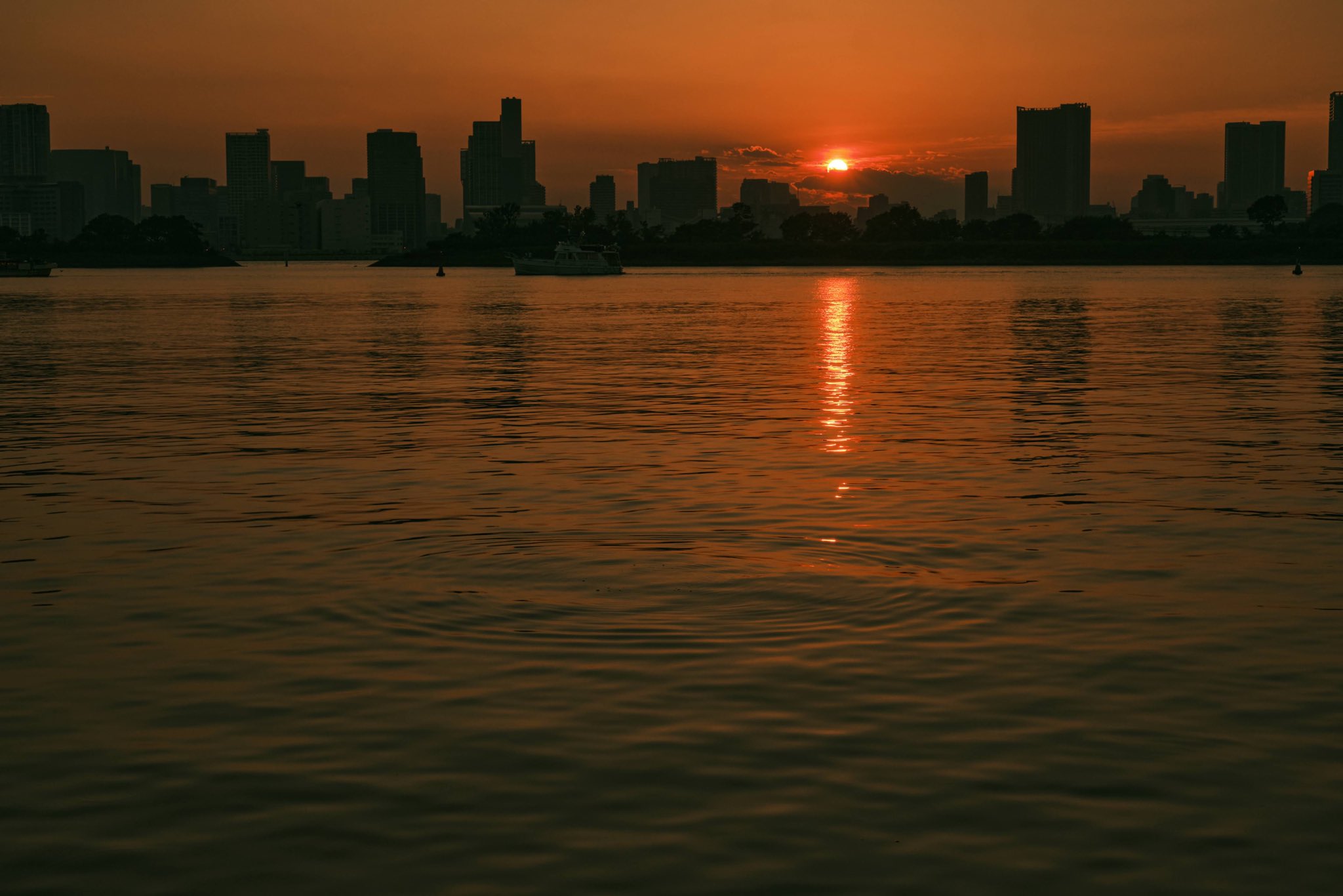 カンス先輩 クラシックネガで撮るお台場の夕日 8 15 お台場海浜公園 Xpro3 Fujifilm Xseries 虹ヶ咲写真同好会 T Co I4kmxanysp Twitter