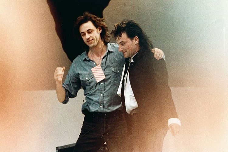 Music History en Twitter: &quot;Bob Geldof and Bono at Live Aid 1985.… &quot;