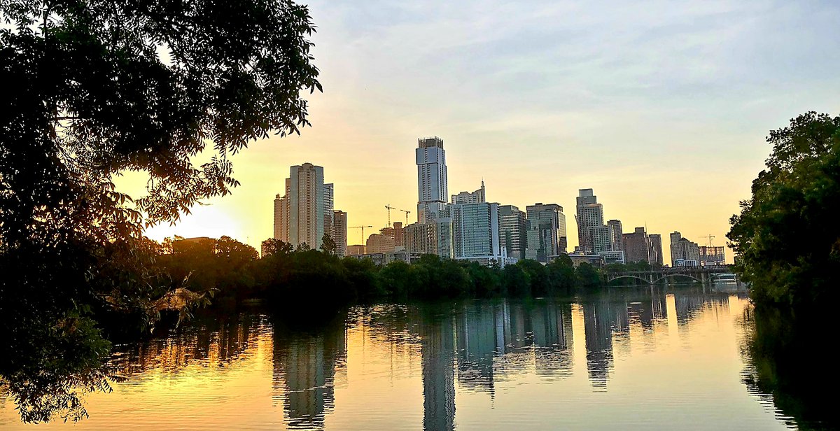A rare moment of solitude on Austin town lake this morning. #NoNeedForCovidCabinFever #ATX