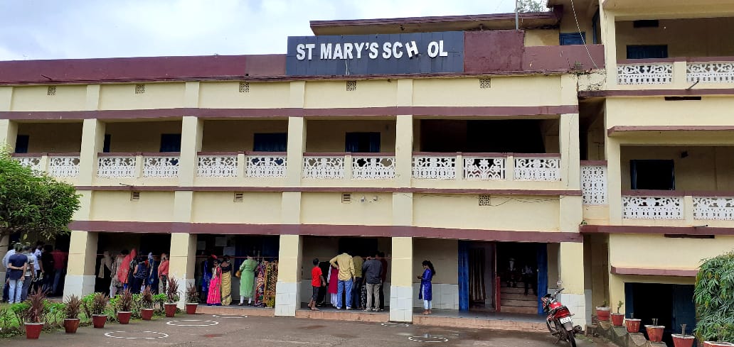 nv_odisha's tweet image. @SMEOdisha Only one private school of Barbil repeatedly sending messages to parents to clear dues &amp;amp; collect admit card before online for class tests. This is purely ransom kind of treatment to the parents.
Kindly treat it as an urgent as tests will be starts by tomorrow.