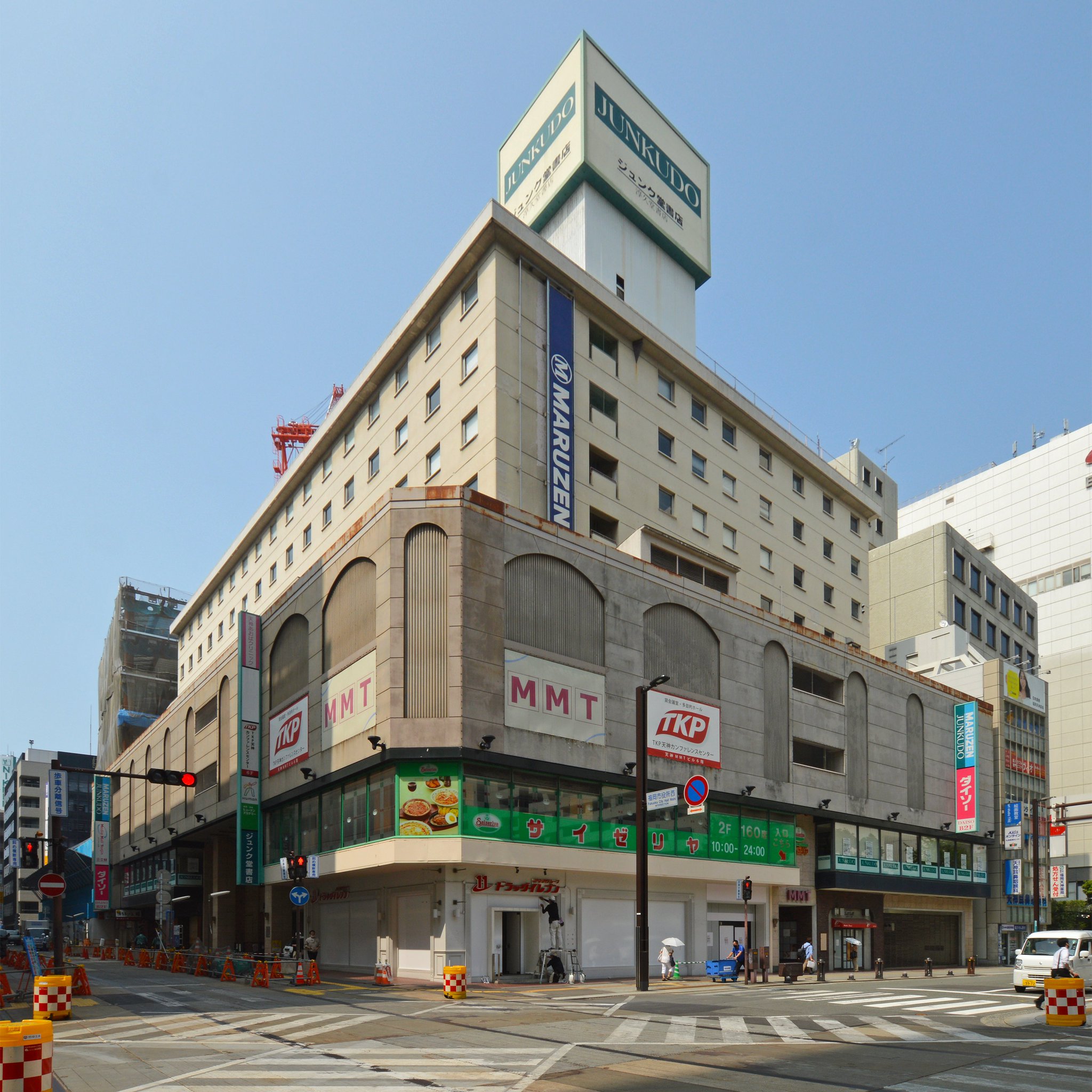 タケ All A 今までジュンク堂書店福岡店が入っていた天神mmtビル メディアモール天神 というビル が 福岡市の再開発促進策 天神ビッグバン によって解体 建て替えとなった ジュンク堂は新しいビルに再入居する予定とはいえ 工事期間中はどこかに移転 タケ All A 今までジュンク堂書店福岡店が入っていた天神mmtビル メディアモール天神 というビル が 福岡市の再開発促進策 天神ビッグバン によって解体 建て替えとなった ジュンク堂は新しいビルに再入居する予定とはいえ 工事期間中はどこかに移転