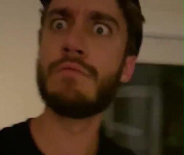 CookieRainbowL's tweet photo. @caseykfrey Casey Frey + Jake gyllenhaal = same vibes 👁-👁 https://t.co/TtCkH4aMVD