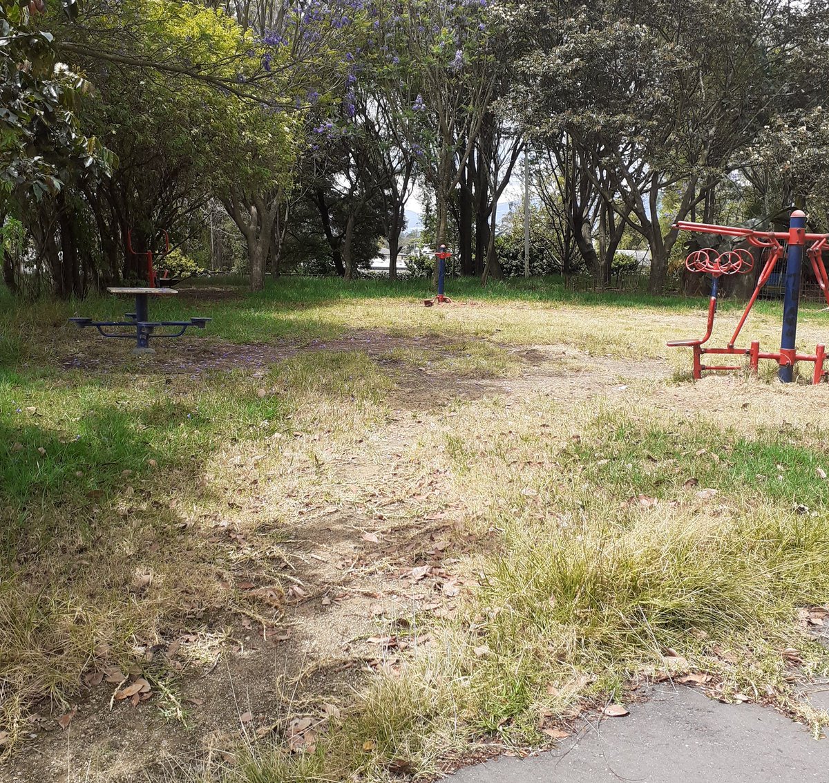 Mege7373's tweet photo. El estado del parque #LaMoya, en #Conocoto, se encuentra descuidado, sin ningún tipo de mantenimiento. 

¿Qué pasó @LoroHomero y @ObrasQuito?

#FelizDomingo 
#Pilas https://t.co/ADTTZGKd3U