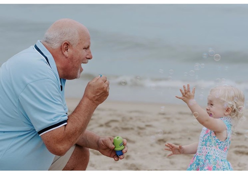 little_kids_inc's tweet image. HAPPINESS is… Blowing Bubbles!
Photo credit @laurendelbenephoto
#nospill #fubbles #family
Get yours here: ow.ly/Cn0t50B6H1o