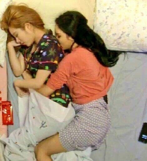 wheeintime's tweet photo. MAMAMOO TAGALOG AU (with wenrene)

 × 8 LETTERS ×

  "I LOVE YOU" 
  "I HATE YOU"
  "I NEED YOU"

#MOONSUN #WHEESA #WENRENE https://t.co/gcqffOnYtQ