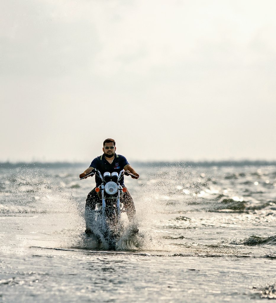 PhotographyDhev's tweet photo. Ride on
@royalenfield #puremotorcycling
#royalenfield #beach #sundayvibes #SundayThoughts #rerides https://t.co/080nby7AQg