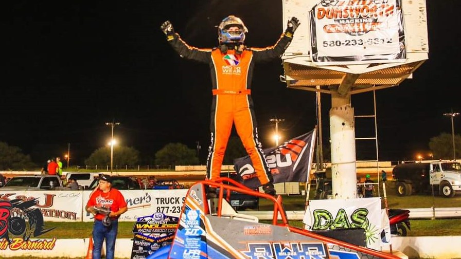 Brett Wilson of Coweta, Okla. led all 30 laps to take the victory in Saturday night's USAC Wingless Sprints Oklahoma / @MidwestWingless feature at Oklahoma's Enid Speedway. Results: usacracing.com/news/sprint-ca…