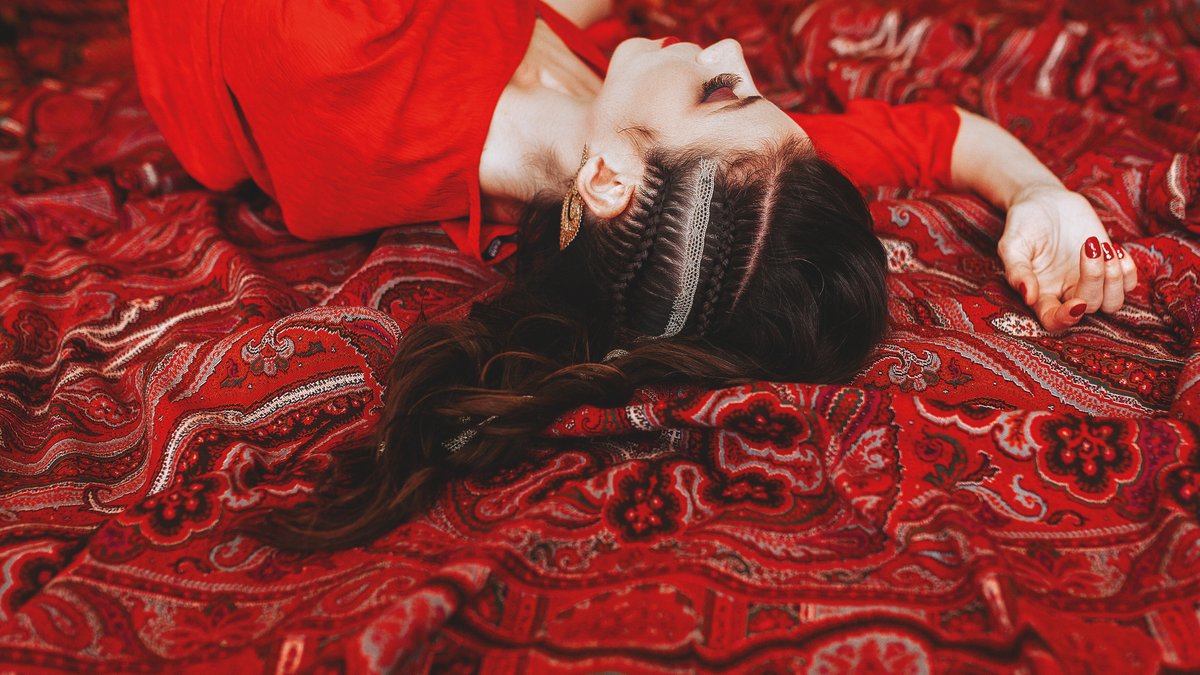 Os títeres de cachiporra de Teatro Arbolé agardan hoxe polos máis pequenos/as da casa ás 19.30 no parque Raíña Sofía. E o esperado concerto de hoxe é o de <a href="/najlashami/">Najla Shami</a>, unha fusión de música palestina e galega da que poderemos gozar a partir das 21.30 na praza de Armas.