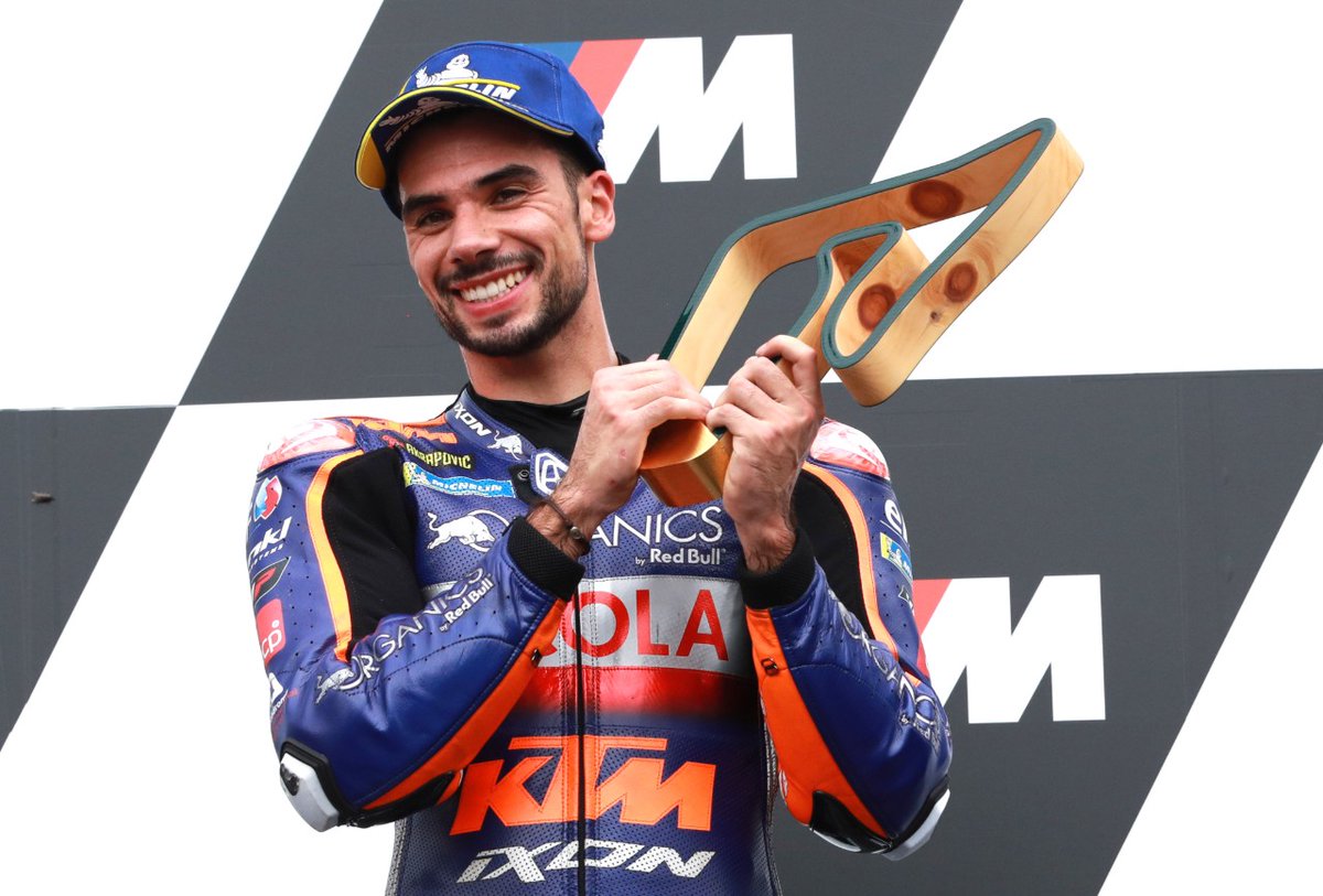 AutoSportPT's tweet photo. Sim, a Fórmula 1 tem um #44, Lewis Hamilton, mas Portugal tem o dobro disso. Obrigado #88, Miguel Oliveira por estes momentos que nos estás a fazer passar. https://t.co/cooXFOxkcZ