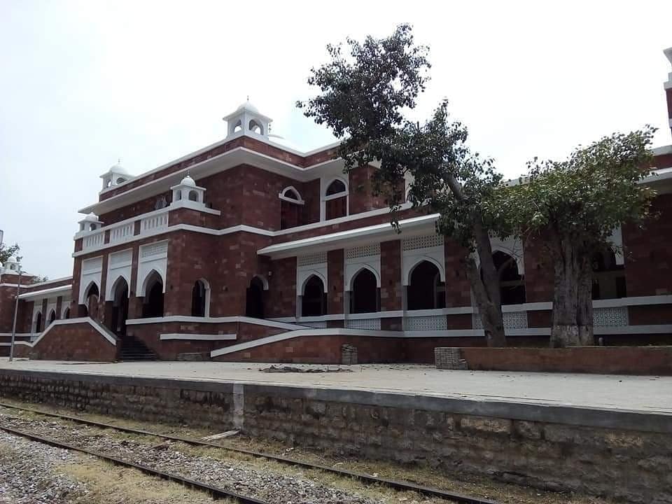 developingpak's tweet photo. Before and After comparison of Hassan Abdal Railway Station.

#Hassanabdal #Pakistan #Railways #Punjab 🇵🇰🇵🇰 https://t.co/c40EL7bAnL