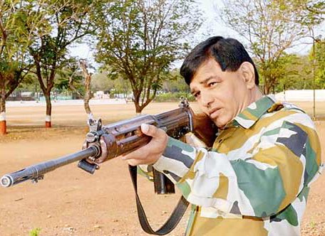 FilmHistoryPic's tweet image. The real Class of 83 - Mumbai Police ‘encounter specialists’ 

Vijay Salaskar
Pradeep Sharma 
Praful Bhosale
Ravindra Angre

#Classof83, film based on Hussain Zaidi’s book, is streaming on Netflix.