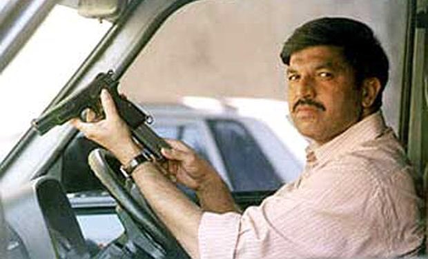 FilmHistoryPic's tweet image. The real Class of 83 - Mumbai Police ‘encounter specialists’ 

Vijay Salaskar
Pradeep Sharma 
Praful Bhosale
Ravindra Angre

#Classof83, film based on Hussain Zaidi’s book, is streaming on Netflix.