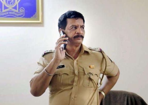 FilmHistoryPic's tweet image. The real Class of 83 - Mumbai Police ‘encounter specialists’ 

Vijay Salaskar
Pradeep Sharma 
Praful Bhosale
Ravindra Angre

#Classof83, film based on Hussain Zaidi’s book, is streaming on Netflix.