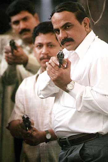 FilmHistoryPic's tweet image. The real Class of 83 - Mumbai Police ‘encounter specialists’ 

Vijay Salaskar
Pradeep Sharma 
Praful Bhosale
Ravindra Angre

#Classof83, film based on Hussain Zaidi’s book, is streaming on Netflix.