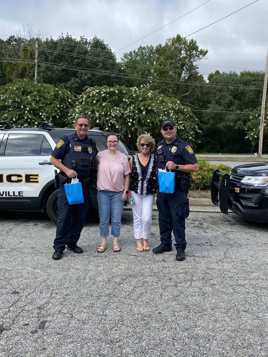 MPDASHIFT's tweet image. A huge thank you to Cathy Dove and Ashley Hubbard for taking time out of your day to give us some goodie bags! We greatly appreciate it!!