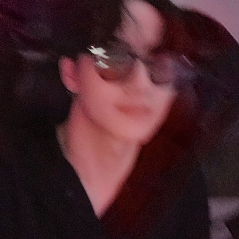 POV: you finally met Jaebeom and became best friends with him but you're always too nervous to ever take a clear photo  #GOT7  @GOT7Official