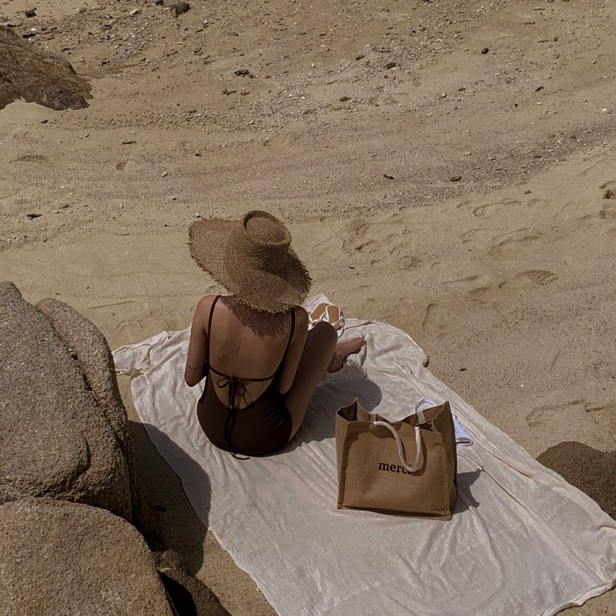 Beach mood

คิดถึงแสงอ่อนๆกระทบกับทะเลที่เกาะมันนอกจัง