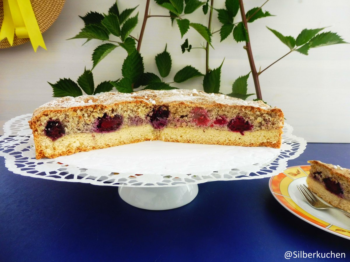Silberkuchen's tweet photo. Brombeerkuchen #brombeeren #garten #eigeneernte #selbstgeerntet #regionalbacken #bio #bakemyday #foodphotography #bakinglover #homemade #selbstgebacken #bakinglive #hobbybäckerin #instabakery #sonntagskuchen #backsucht #beeren #kaffeeundkuchen #news https://t.co/XZ6vlN1Jp9