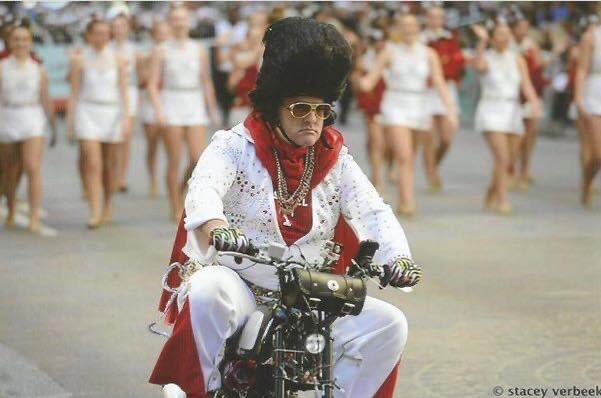DesperateChara3's tweet photo. "Overcome the notion that you must be regular. It robs you of the chance to be extraordinary." 

Uta Hagen

#Elvis #ElvisImpersonator #Parade #CivicEvents #Parades #BeExtraordinary #UtaHagen #Showbusiness #LetUsEntertainYou #HolidayParade  #ChildrensParade #ProductionCompany https://t.co/A1Q0zu0ARx