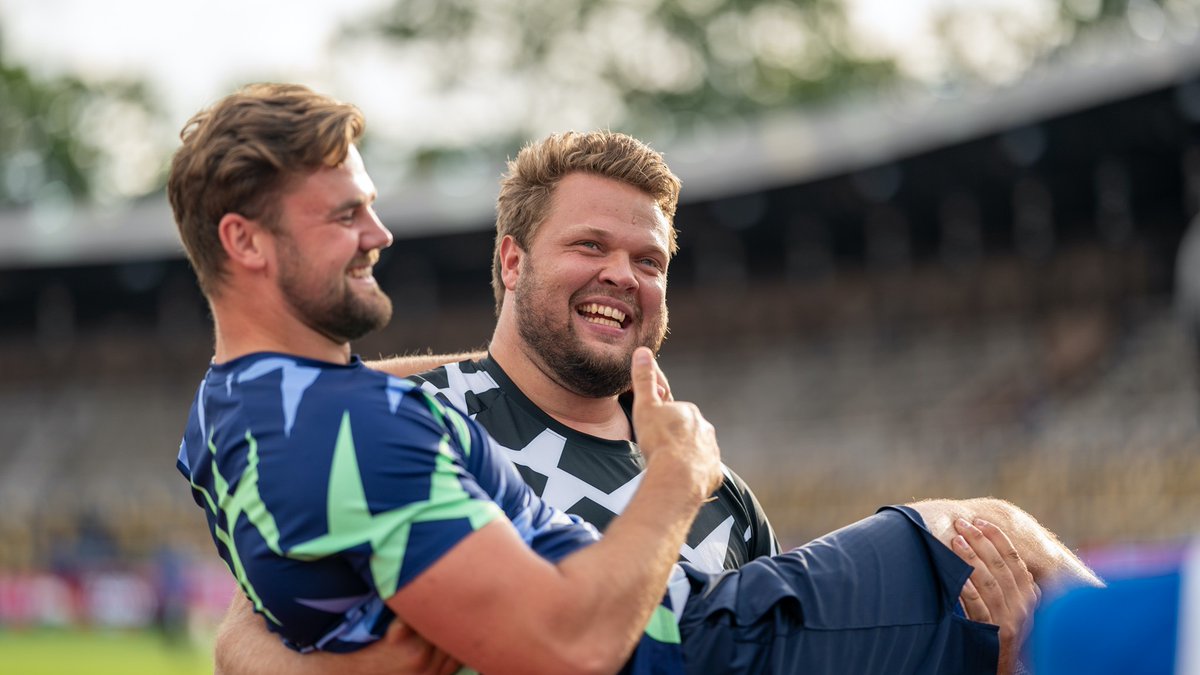Two happy Swedes in the #StockholmDL discus 🤗

Daniel Stahl continues his winning streak with a 69.17m winning throw, while compatriot Simon Pettersson produces a lifetime best 67.72m for second on home soil.

📸: <a href="/coopsrun/">Chris Cooper</a>