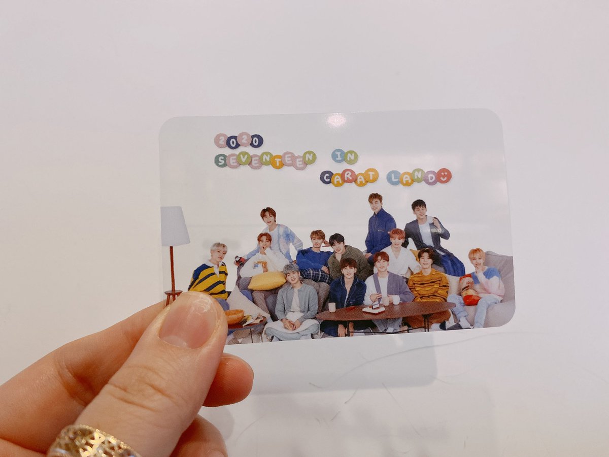 all_the_moment's tweet photo. 캐랜 기념 나눔 : )
기다리고 기다리던 캐랜!! 
지인 나눔용 오리지널티켓을 제작 하였는데 여유가 생겨 5분께 나눔 합니다. 
* RT 추첨 5명
* 물품은 오리지널티켓과 투명포카 각1매씩 (우편나눔)
* 당발은 8월 25일 지훈시
많은 참여부탁드려요 : )
#캐럿_나눔 https://t.co/jyZvmP6W7w