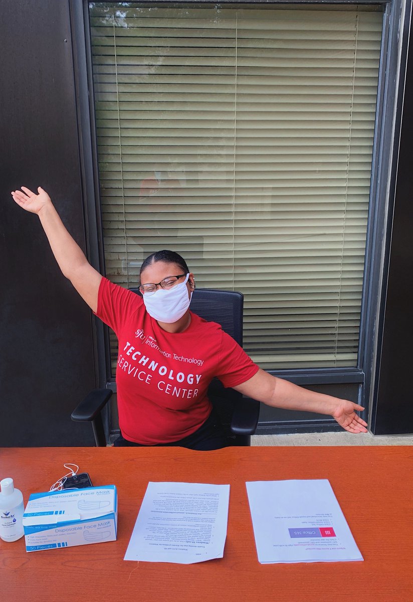 sjuit's tweet photo. Welcome Home #Hawks • We are outside of the Science Center. Stop by if you need tech assistance or submit a ticket at https://t.co/DtdCCMfg4j • We are still providing 24/7 remote support 🖥️ https://t.co/XjvckEE265