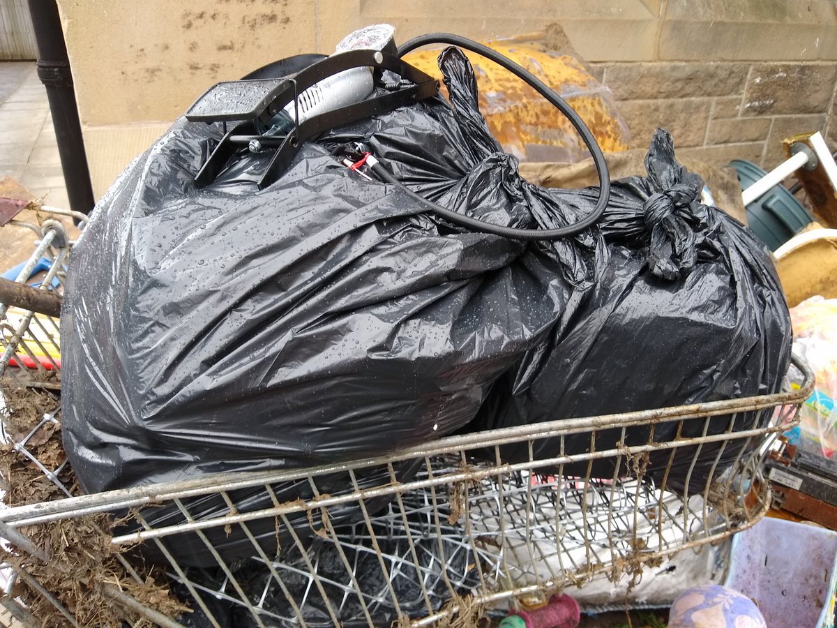 WOLCT's tweet photo. Easy like a Sunday morning. Volunteers cleared the canal steps, planted teasel in the children's meadow in #craiglockhartdell then litter picked to #gorgie. 

Weekly totals - 36 people, clocking up 90 hours helping the river.  Thank you everyone.  Your really #makingadifference https://t.co/3EhcIoFOs7
