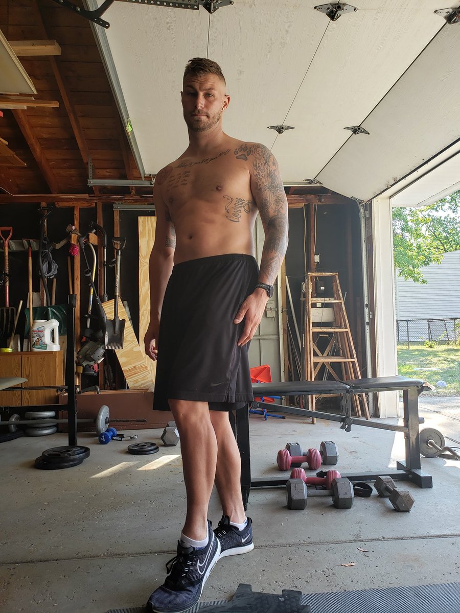 ScottLegendXXX's tweet photo. When gyms are closed you workout at home, and take videos and put them on your onlyfans 
#onlyfansnewbie #homeworkout #menwholift #bimanshirtless #bimenshirtless #shirtlessworkouts https://t.co/mK1IHMycph