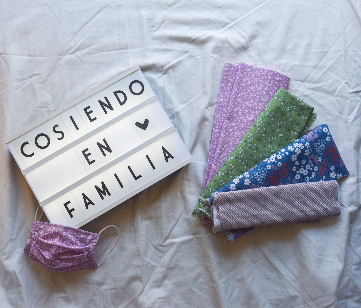 Alvxendless's tweet photo. ¡IMPORTANTE!

Mi madre, mi tía y yo estamos haciendo mascarillas reutilizables de tela y fundas para poder sacarnos algo de dinero. ¡Hacemos encargos y envíos! Para más información ➡️ MD.

Seguirnos en Instagram: @cosiendoenfamilia 

POR FAVOR, RT PARA DIFUNDIR 💫 https://t.co/4FhAoJNWTP