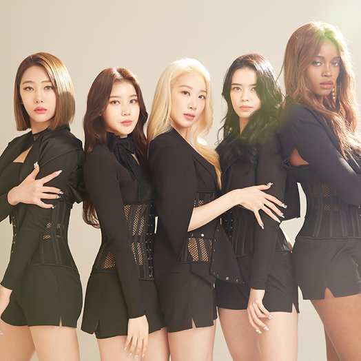 Blackswanthis group is made with former RANIA and stellar membersthey are supposed to debut this year