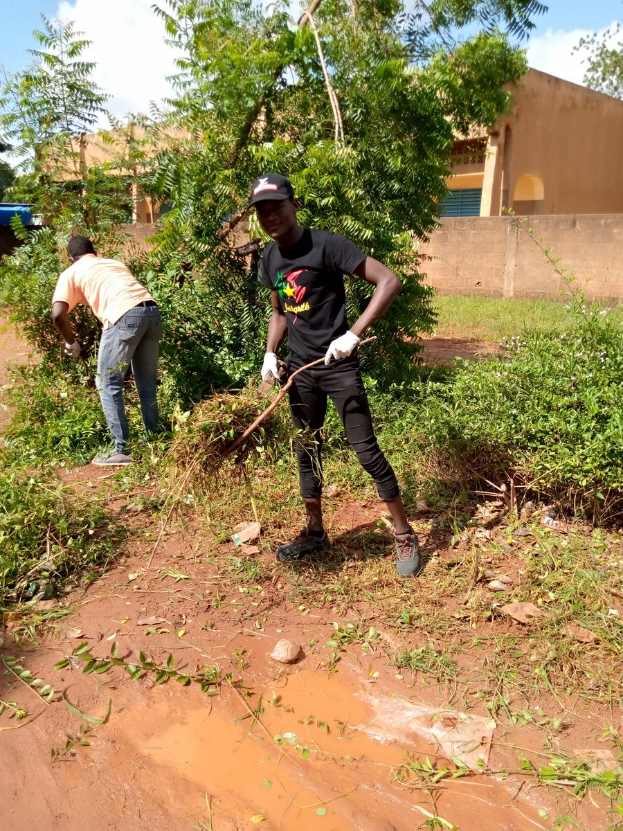 mister_sahel's tweet image. [Who says cleanliness says health]
&quot;Maintaining a clean environment is important in order to ensure productivity, health, safety, sustainability, reputation and overall success in all aspects of our lives.&quot; 
#Integrity 🇧🇫 
#IDD_Kdg 
#Community_Action #ChangeMaker @OMS_Burkina