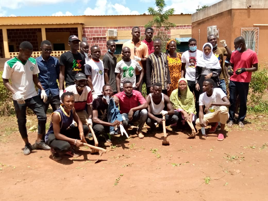 mister_sahel's tweet image. [Who says cleanliness says health]
&quot;Maintaining a clean environment is important in order to ensure productivity, health, safety, sustainability, reputation and overall success in all aspects of our lives.&quot; 
#Integrity 🇧🇫 
#IDD_Kdg 
#Community_Action #ChangeMaker @OMS_Burkina