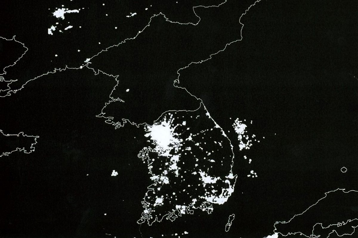 “contrast between bright and dark and black and white underpins readings that foreground difference, distance and otherness [...] North Korea is literally imagined as a black hole, an image that for many is an allegory for its unique role in the current geopolitical order.”