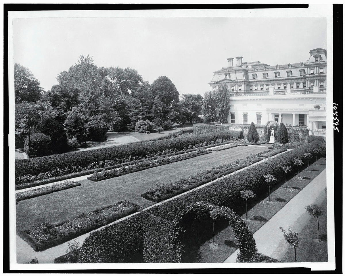  @vox and the media have gone all in attacking none other than woman who is well known to have horrid taste ~ Jacqueline Lee Bouvier "Jackie" Kennedy Onassis, it was the original plan for President Kennedy's Rose Garden. https://whitehousehistory.org/president-kennedys-rose-garden