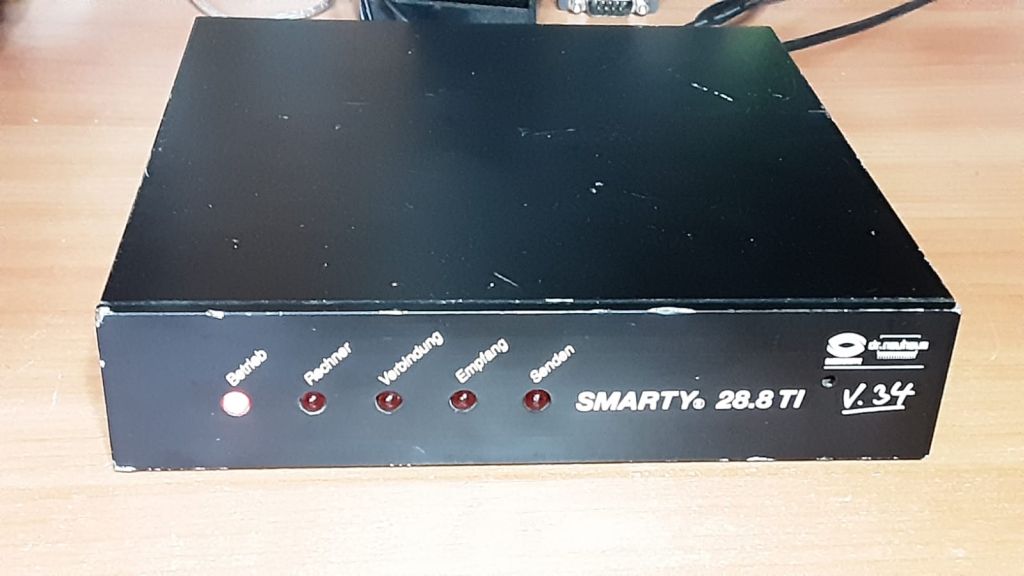 Vel nenopucēts, bet lielīšanās vērts ir guvums - "Dr. Neuhaus, Smarty 28.8 TI" Dial-Up modemu, kas pat pec visiem šiem gadiem ir strādājošs.un pateikt paldies legacysat.blogspot.com (LegacySat) par šo dāvanu.
Drīzumā atrādīsim aparātu kādā projektā.