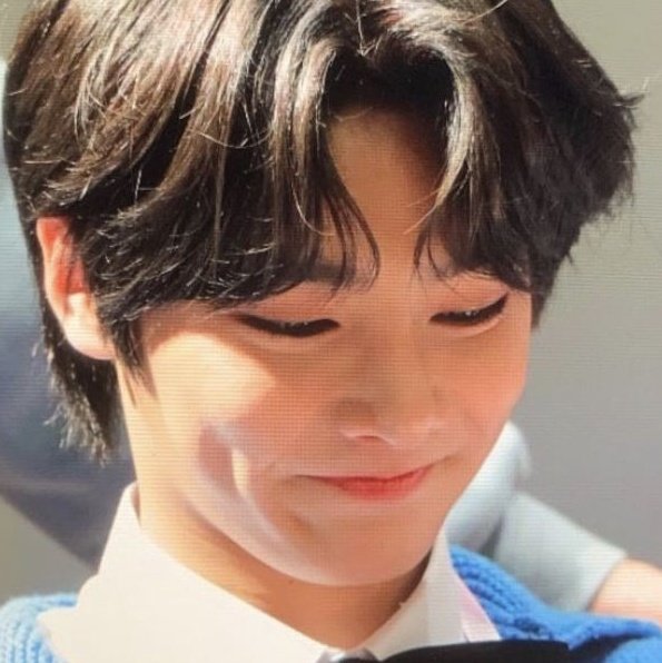 anybody wanna make a cute jeongin pics thread ill start